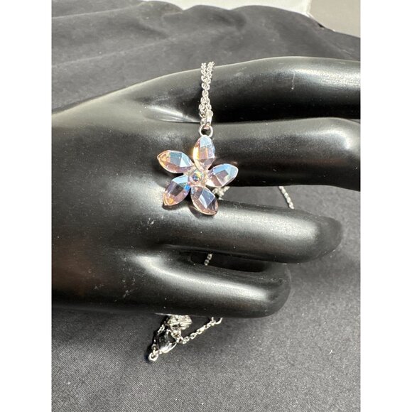 Swarovski L. Pink Flower Pendant Necklace SWAN Signed Dainty Chain Silver Tone - Picture 6 of 6